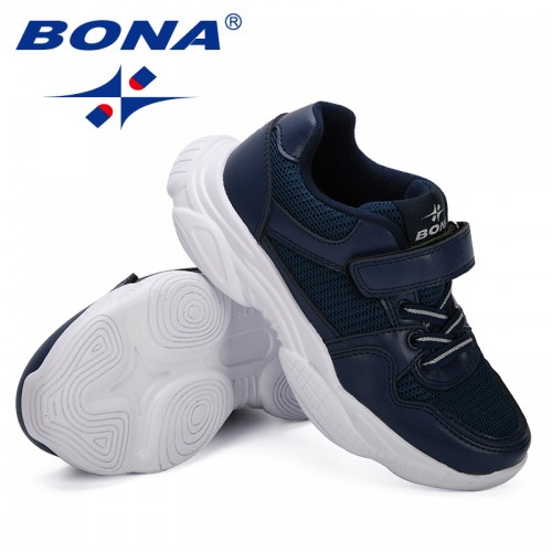 children sports shoes